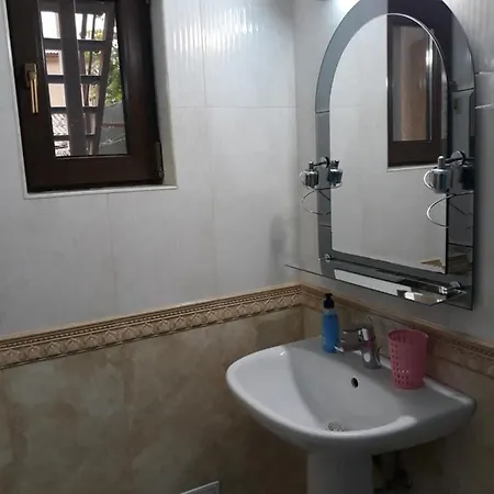 Casuta Cu Flori Mangalia
