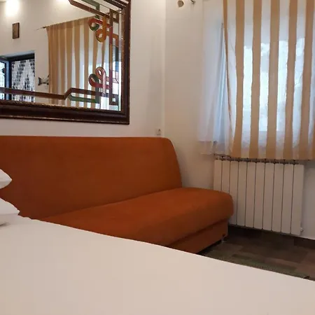 Casuta Cu Flori